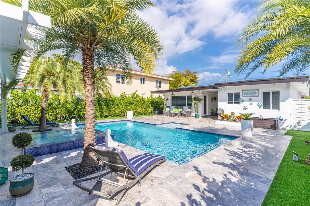 For Sale: $950,000 (3 beds, 2 baths, 1857 Square Feet)