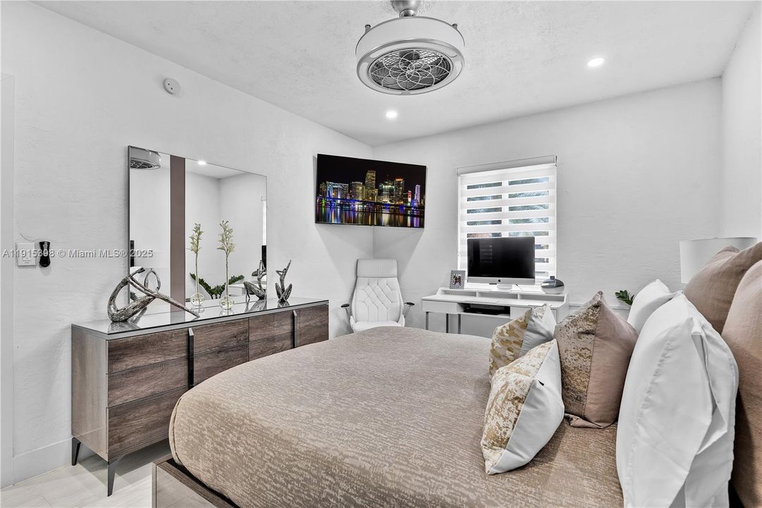 For Sale: $950,000 (3 beds, 2 baths, 1857 Square Feet)