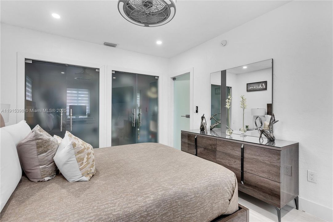 For Sale: $950,000 (3 beds, 2 baths, 1857 Square Feet)