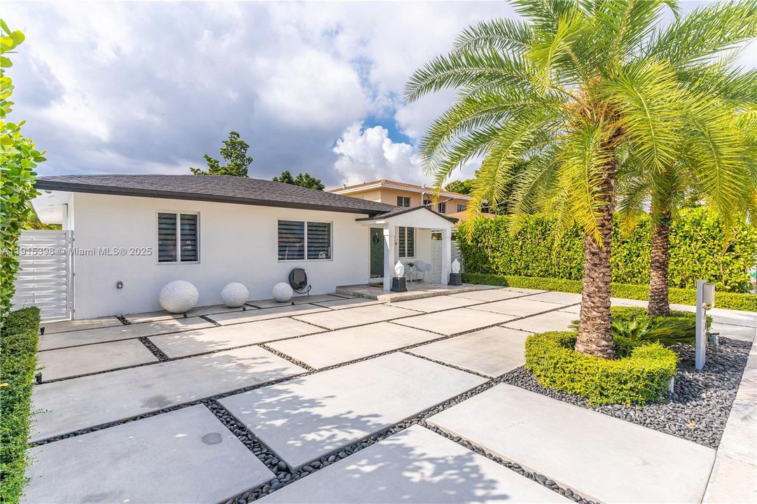 For Sale: $950,000 (3 beds, 2 baths, 1857 Square Feet)