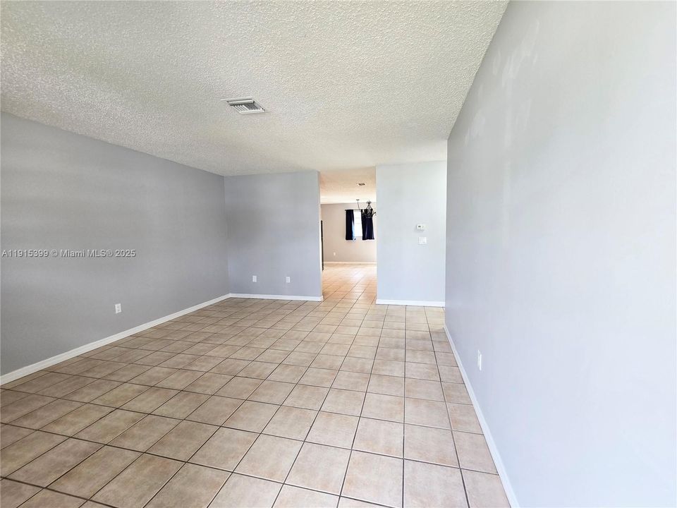 На продажу: $279,900 (3 спален, 1 ванн, 1073 Квадратных фут)