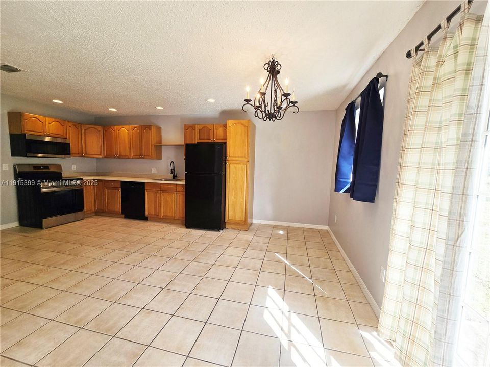 На продажу: $279,900 (3 спален, 1 ванн, 1073 Квадратных фут)