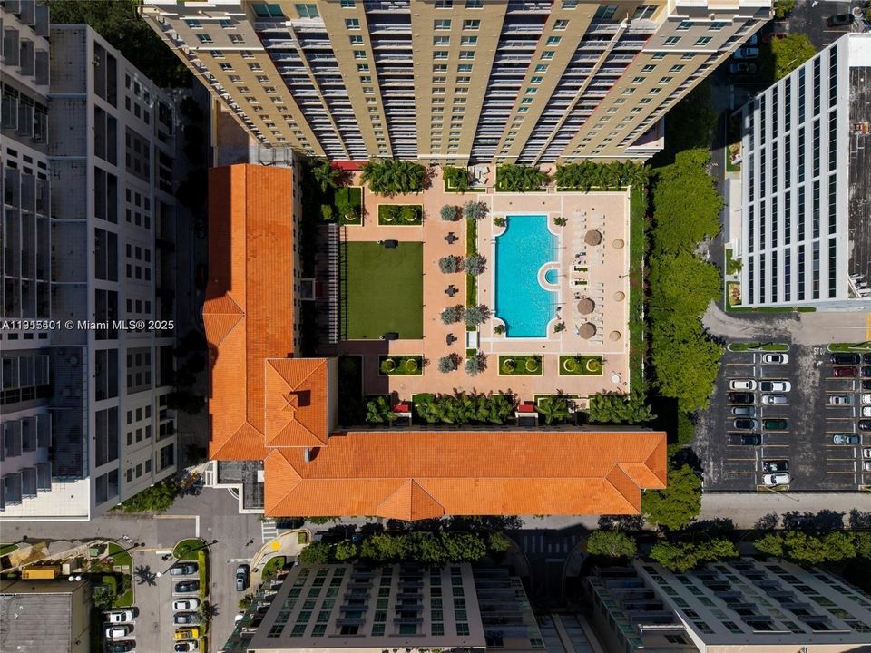 Active With Contract: $2,250 (1 beds, 1 baths, 759 Square Feet)