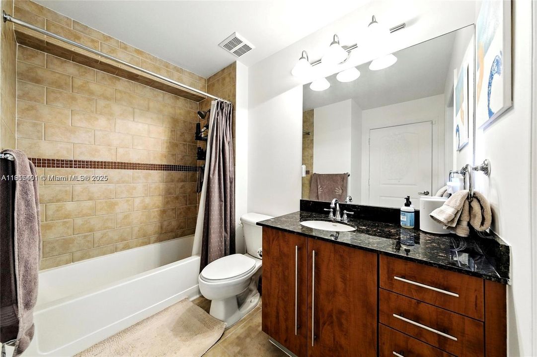 Active With Contract: $2,250 (1 beds, 1 baths, 759 Square Feet)