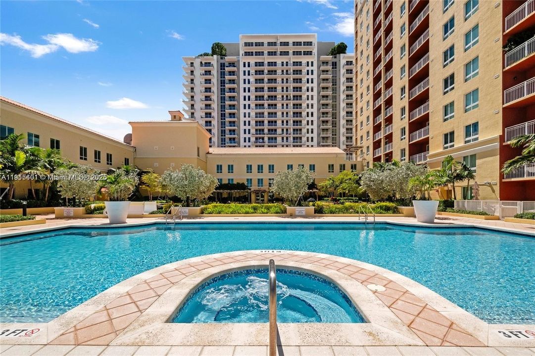 Active With Contract: $2,250 (1 beds, 1 baths, 759 Square Feet)