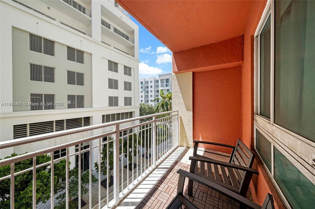Active With Contract: $2,250 (1 beds, 1 baths, 759 Square Feet)