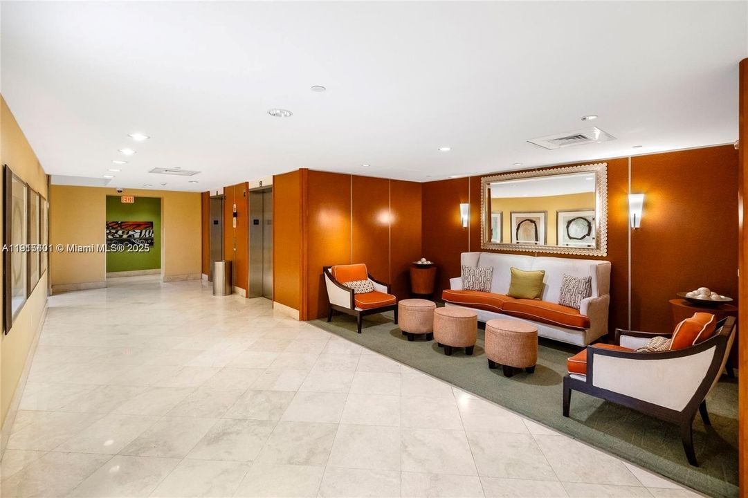 Active With Contract: $2,250 (1 beds, 1 baths, 759 Square Feet)