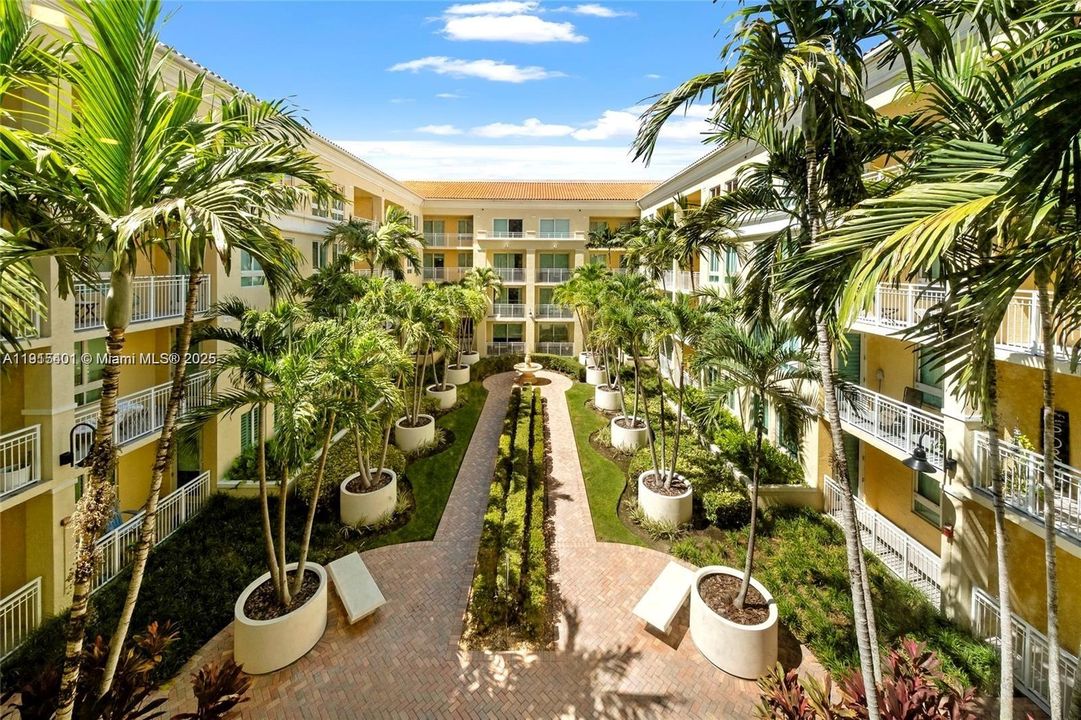 Active With Contract: $2,250 (1 beds, 1 baths, 759 Square Feet)