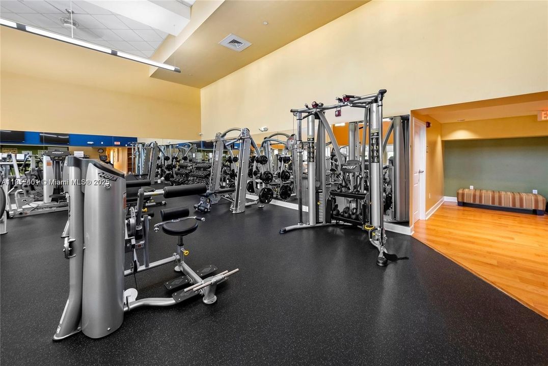 Active With Contract: $2,250 (1 beds, 1 baths, 759 Square Feet)