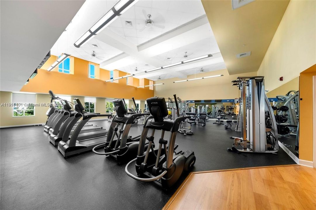 Active With Contract: $2,250 (1 beds, 1 baths, 759 Square Feet)