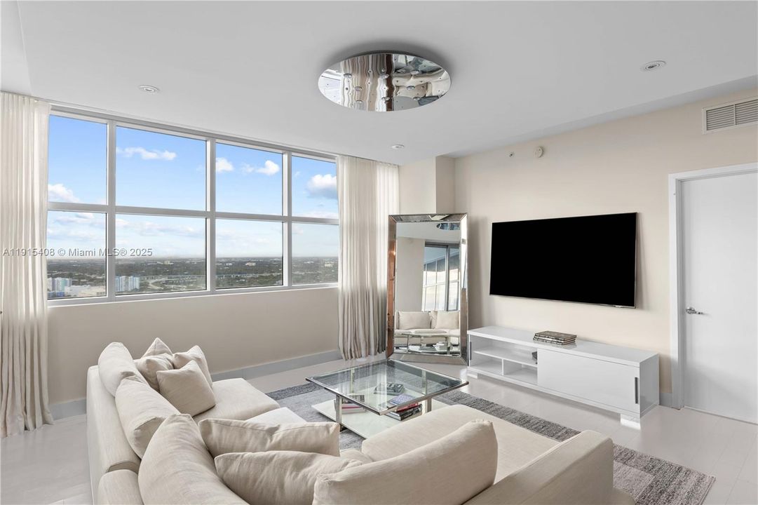 Recently Rented: $5,000 (2 beds, 2 baths, 1262 Square Feet)