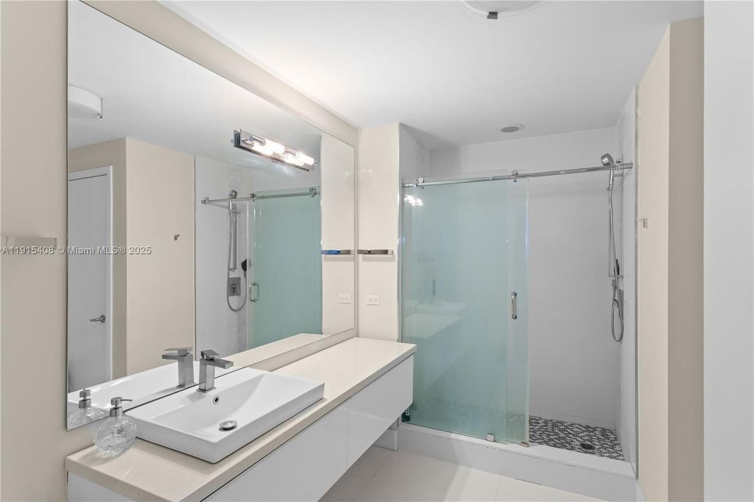 Recently Rented: $5,000 (2 beds, 2 baths, 1262 Square Feet)