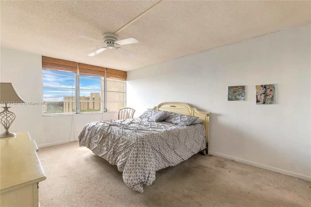 Active With Contract: $104,000 (2 beds, 2 baths, 1148 Square Feet)