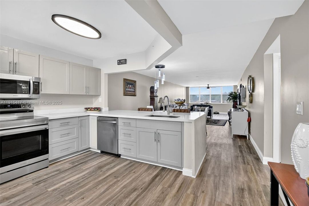 待售: $289,900 (2 贝兹, 2 浴室, 1470 平方英尺)