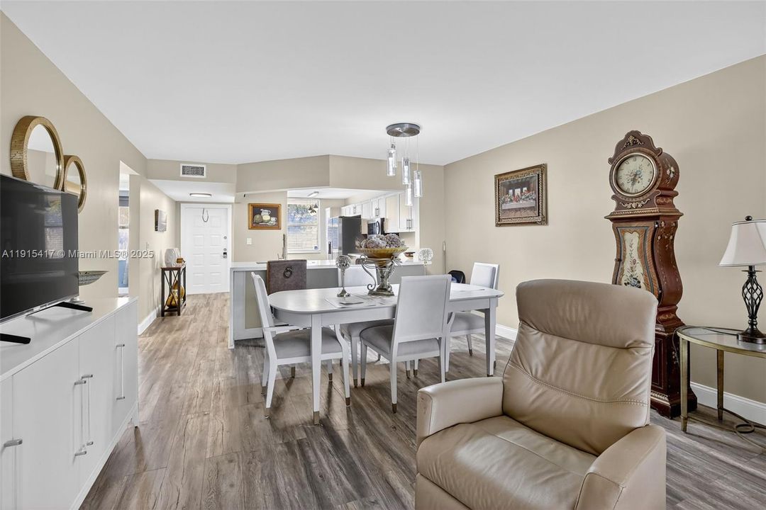 待售: $289,900 (2 贝兹, 2 浴室, 1470 平方英尺)