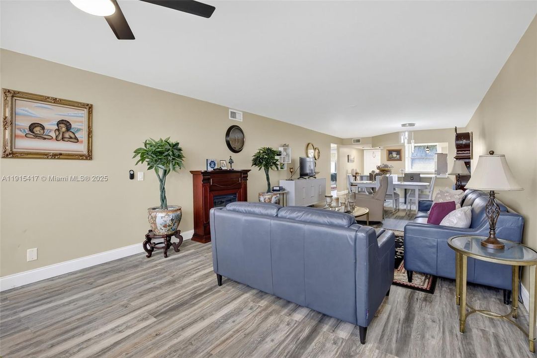 待售: $289,900 (2 贝兹, 2 浴室, 1470 平方英尺)