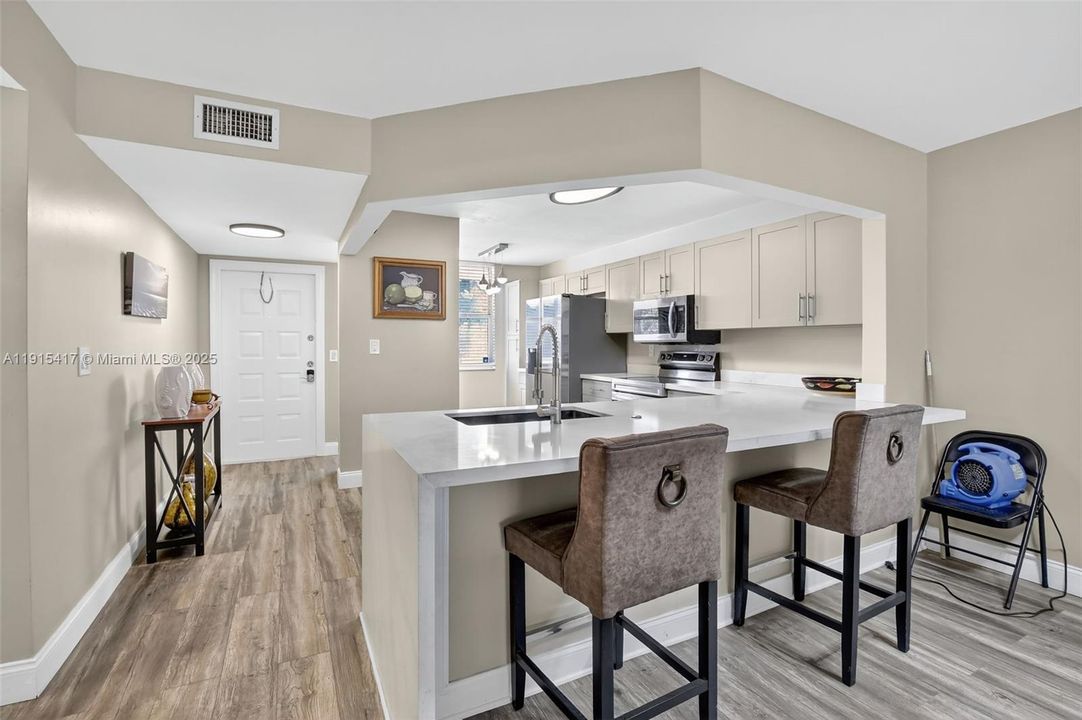 待售: $289,900 (2 贝兹, 2 浴室, 1470 平方英尺)