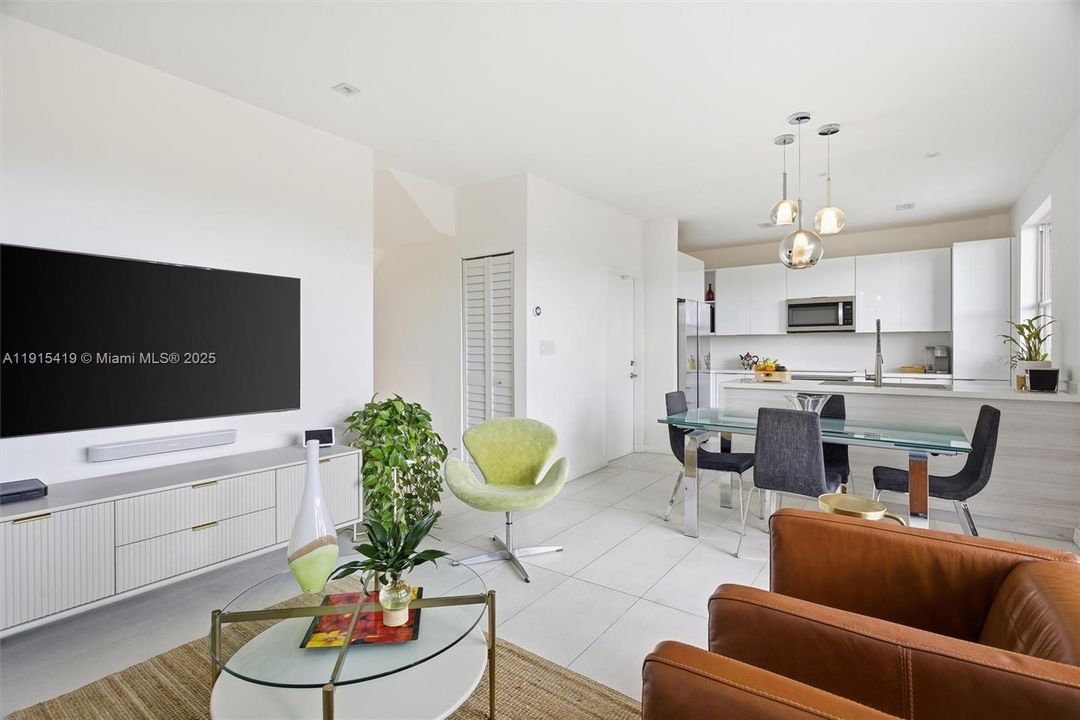 For Rent: $3,350 (3 beds, 3 baths, 1230 Square Feet)