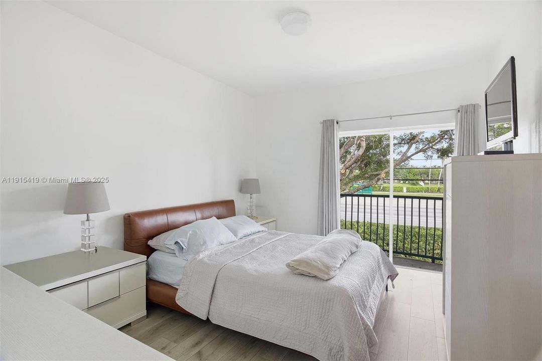 For Rent: $3,350 (3 beds, 3 baths, 1230 Square Feet)