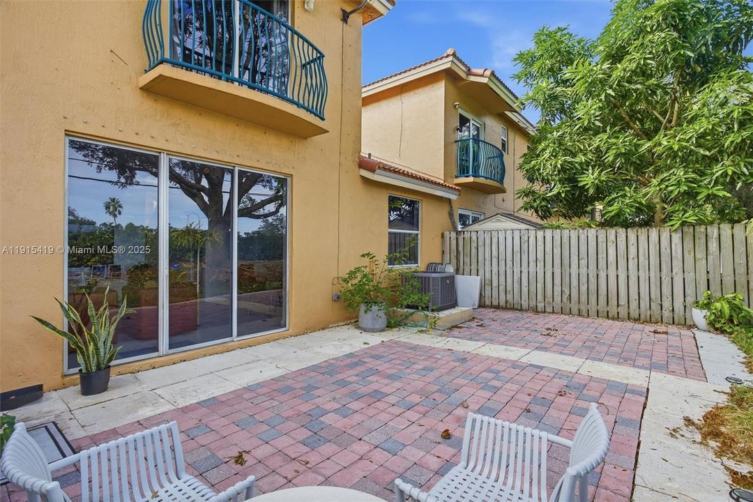 For Rent: $3,350 (3 beds, 3 baths, 1230 Square Feet)