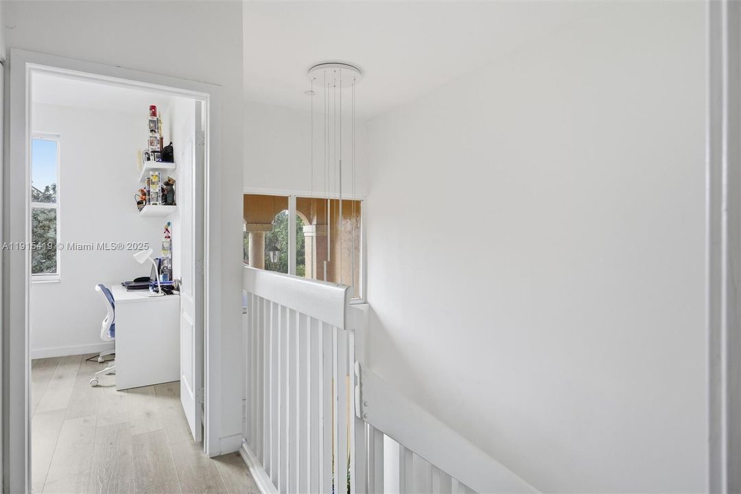 For Rent: $3,350 (3 beds, 3 baths, 1230 Square Feet)