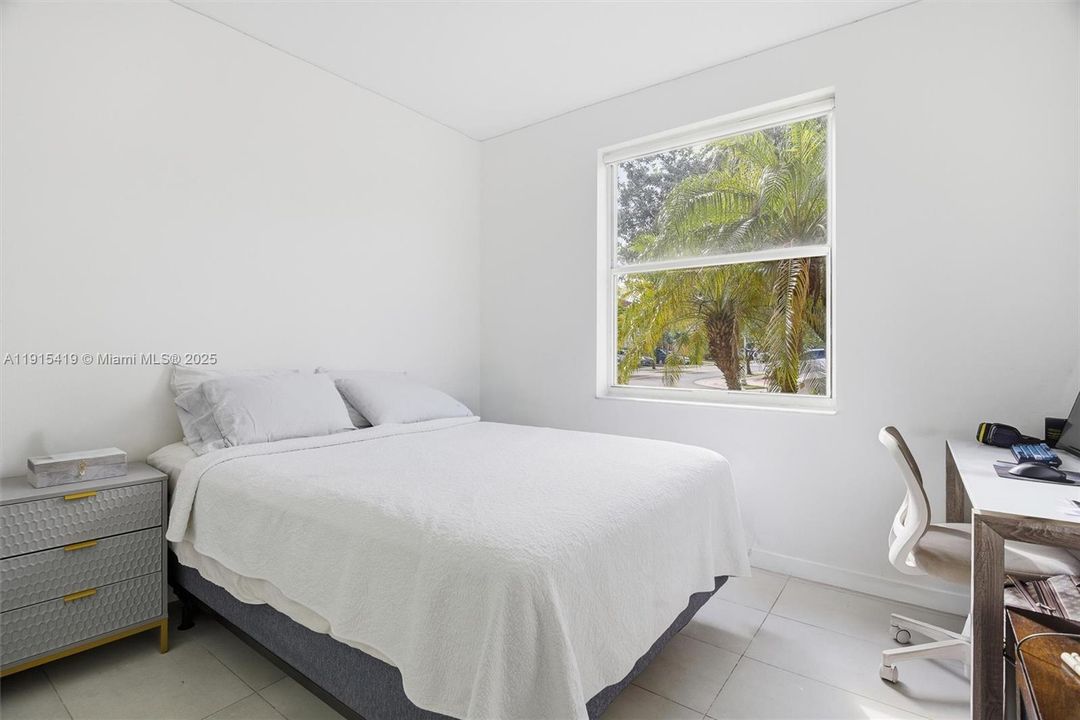 For Rent: $3,350 (3 beds, 3 baths, 1230 Square Feet)