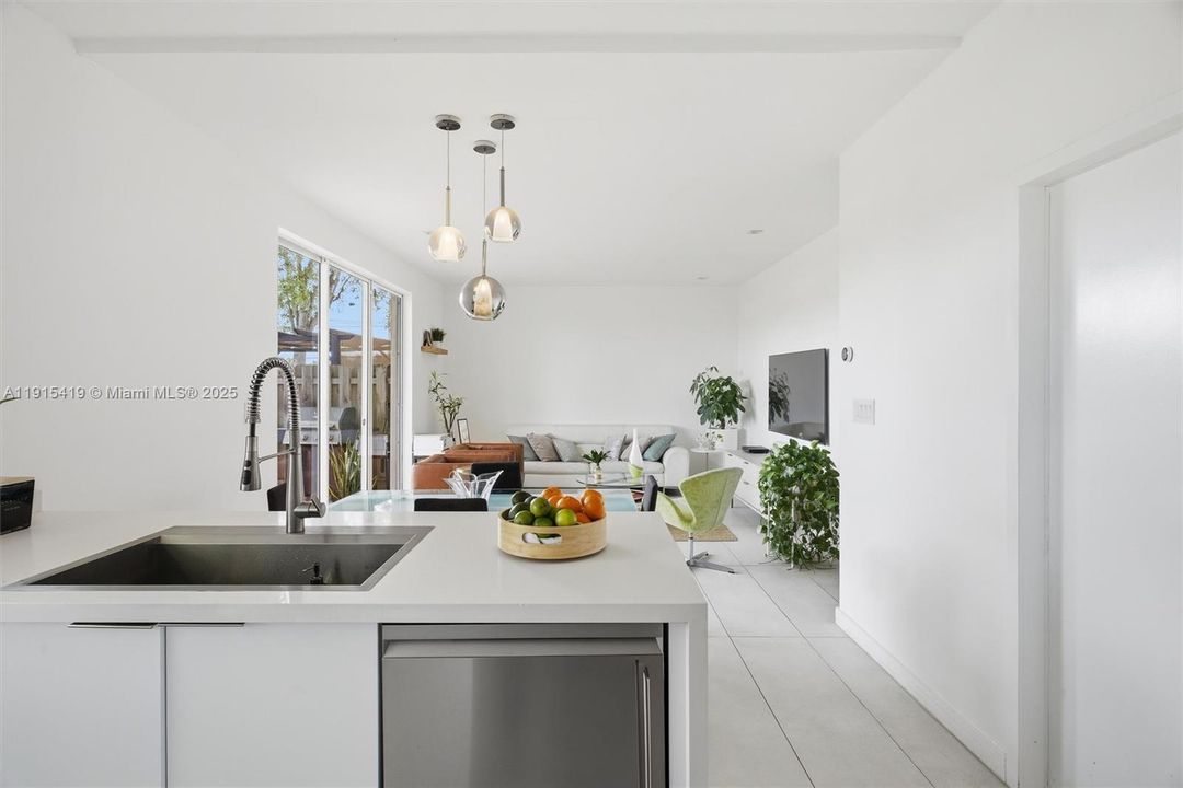 For Rent: $3,350 (3 beds, 3 baths, 1230 Square Feet)