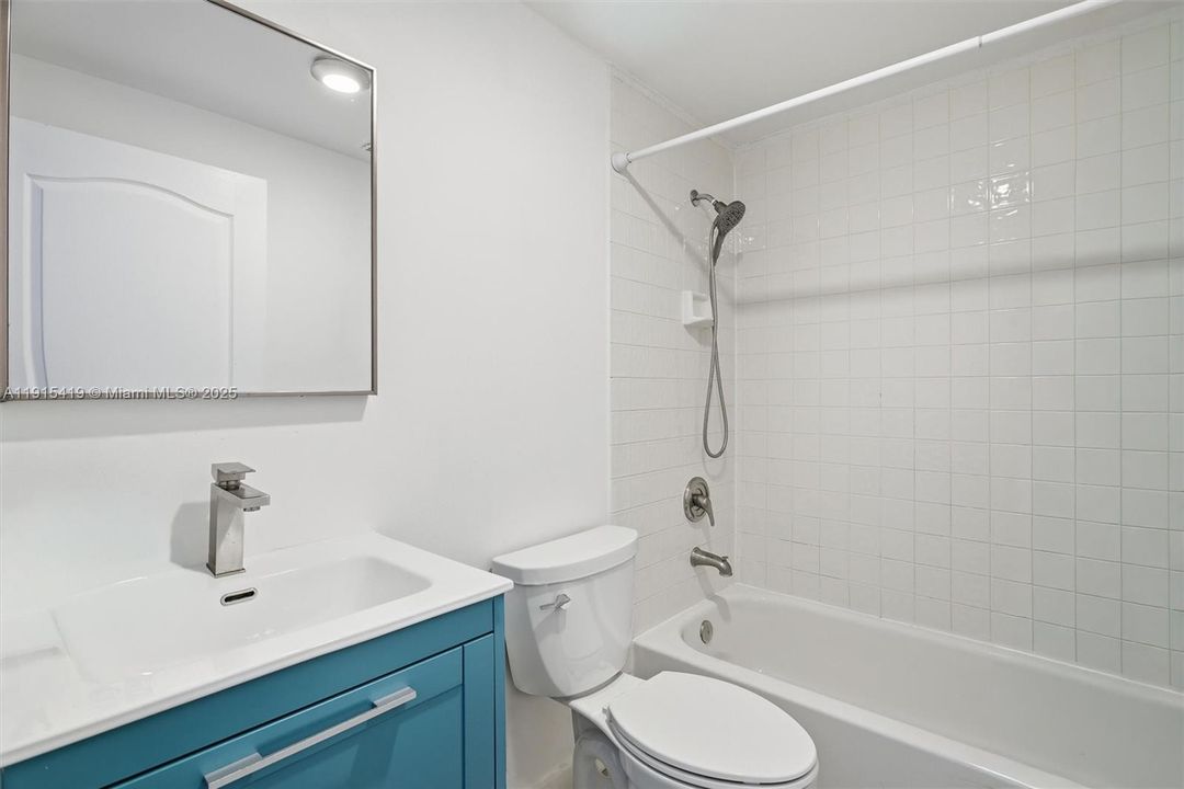 For Rent: $3,350 (3 beds, 3 baths, 1230 Square Feet)