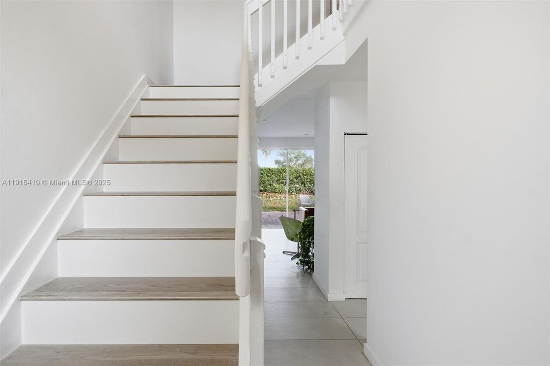 For Rent: $3,350 (3 beds, 3 baths, 1230 Square Feet)