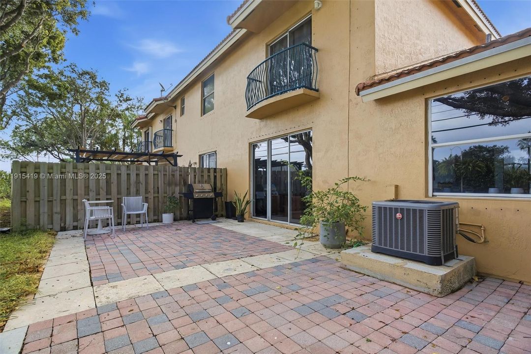 For Rent: $3,350 (3 beds, 3 baths, 1230 Square Feet)