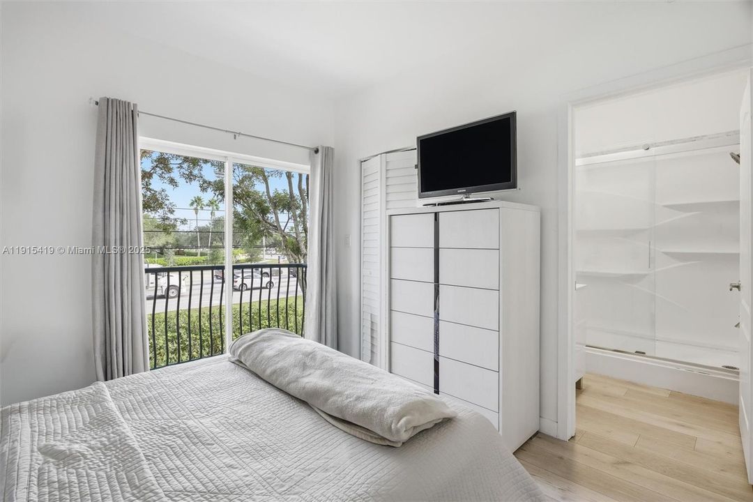 For Rent: $3,350 (3 beds, 3 baths, 1230 Square Feet)