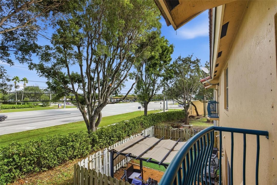 For Rent: $3,350 (3 beds, 3 baths, 1230 Square Feet)