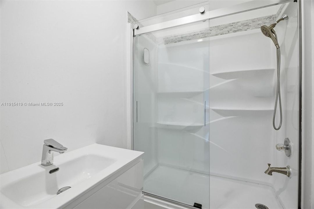 For Rent: $3,350 (3 beds, 3 baths, 1230 Square Feet)