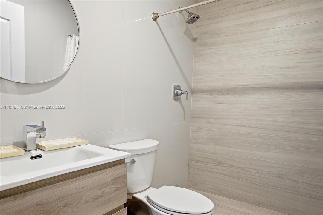 For Rent: $3,350 (3 beds, 3 baths, 1230 Square Feet)