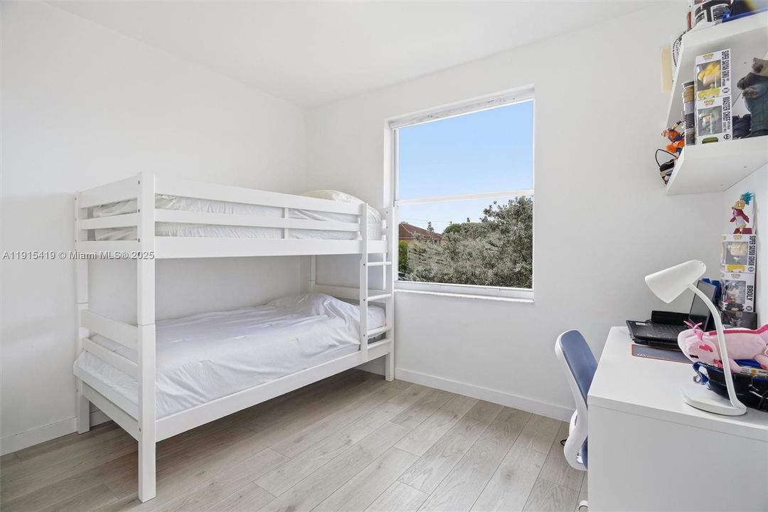 For Rent: $3,350 (3 beds, 3 baths, 1230 Square Feet)