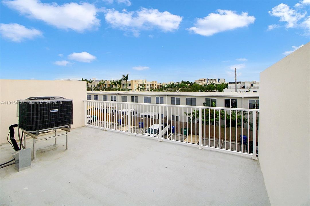 En Venta: $420,000 (4 camas, 3 baños, 1398 Pies cuadrados)