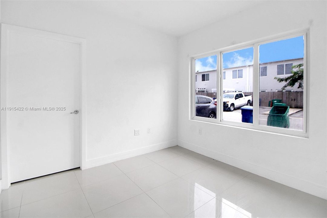 En Venta: $420,000 (4 camas, 3 baños, 1398 Pies cuadrados)