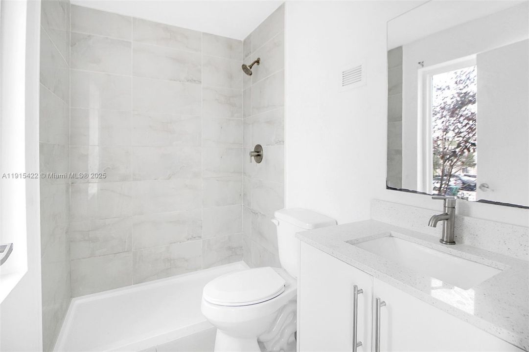 En Venta: $420,000 (4 camas, 3 baños, 1398 Pies cuadrados)