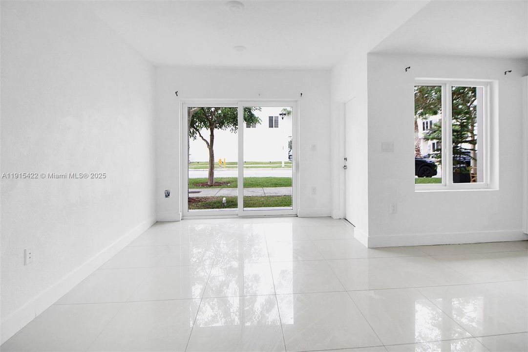 En Venta: $420,000 (4 camas, 3 baños, 1398 Pies cuadrados)