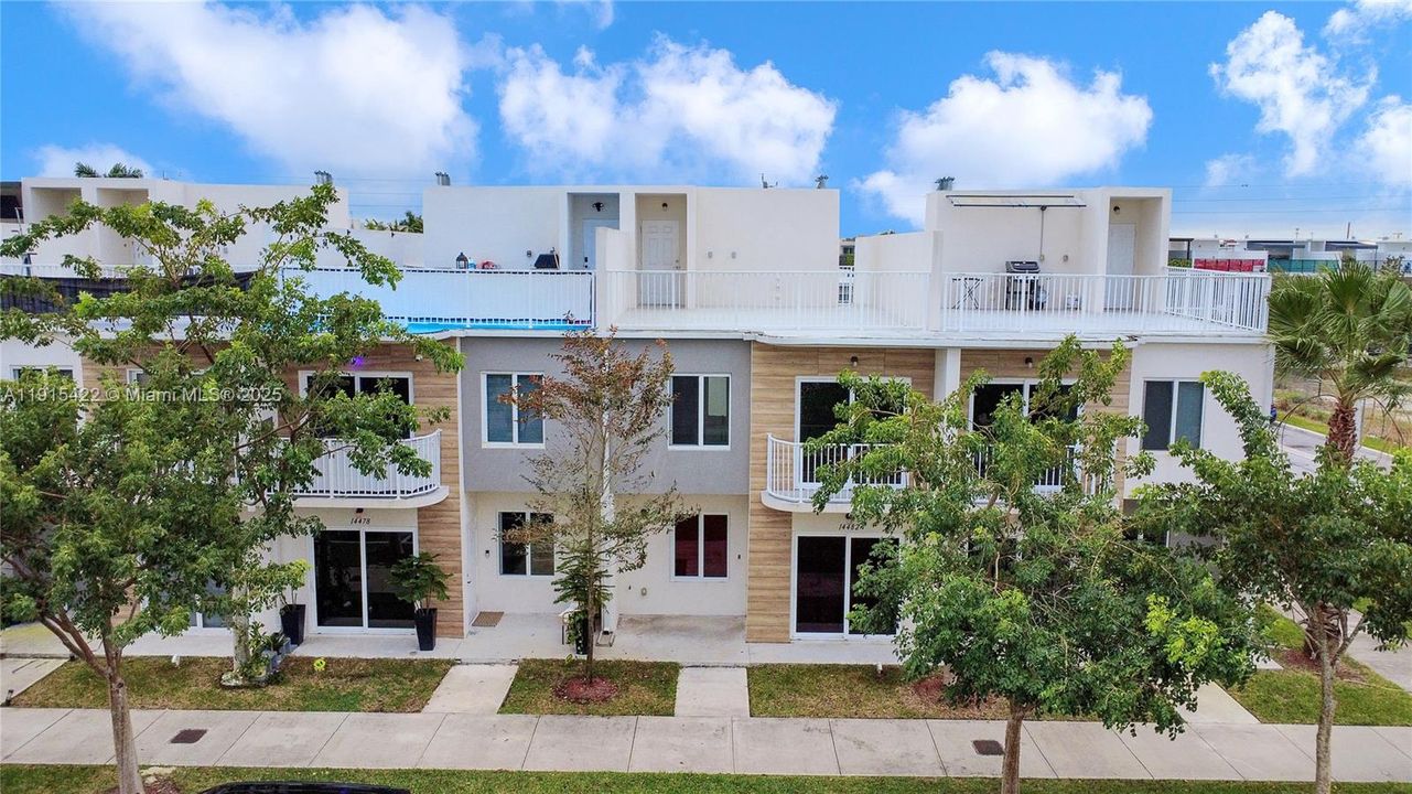 En Venta: $420,000 (4 camas, 3 baños, 1398 Pies cuadrados)