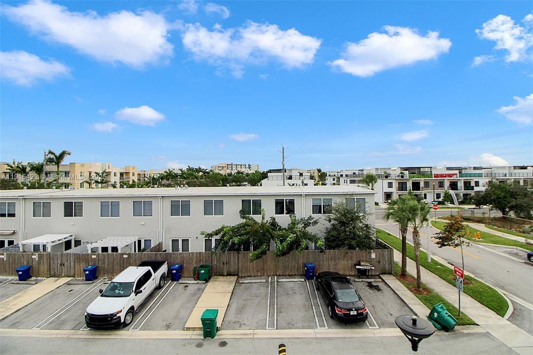 En Venta: $420,000 (4 camas, 3 baños, 1398 Pies cuadrados)