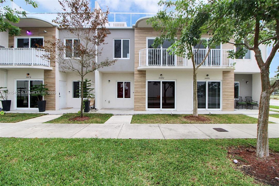 En Venta: $420,000 (4 camas, 3 baños, 1398 Pies cuadrados)