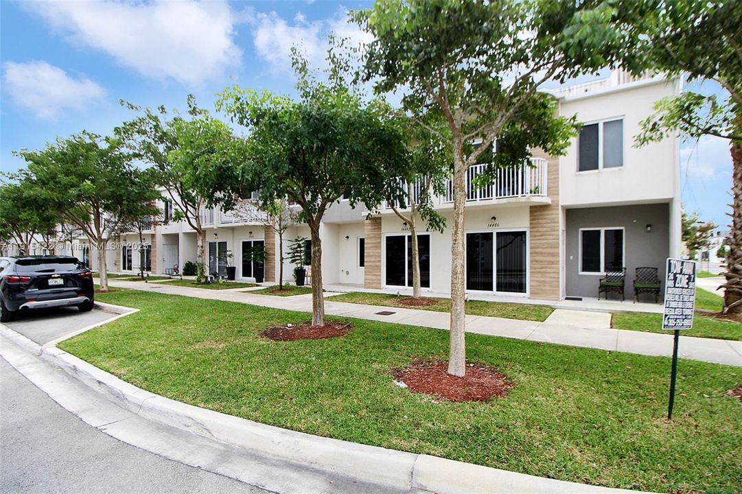 En Venta: $420,000 (4 camas, 3 baños, 1398 Pies cuadrados)