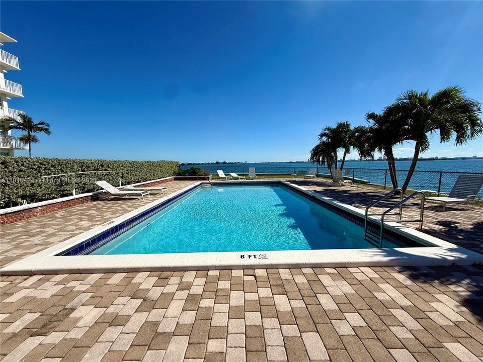 待售: $265,000 (2 贝兹, 2 浴室, 1154 平方英尺)