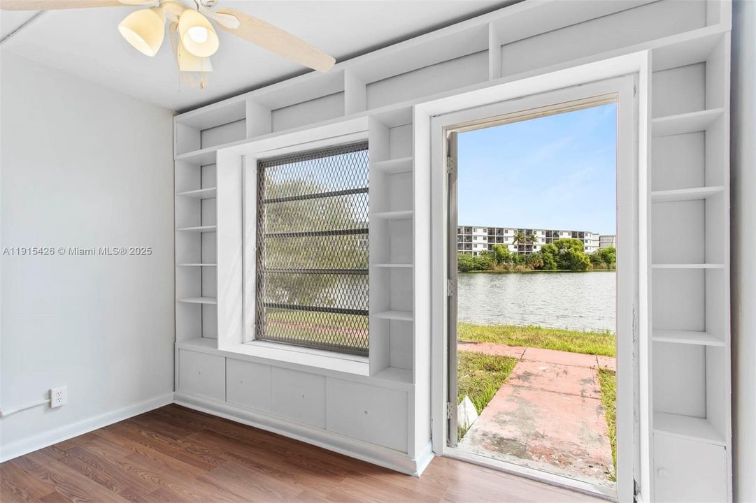 Active With Contract: $1,650 (1 beds, 1 baths, 850 Square Feet)