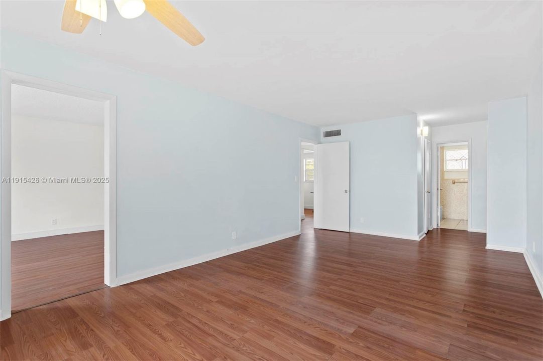 Active With Contract: $1,650 (1 beds, 1 baths, 850 Square Feet)