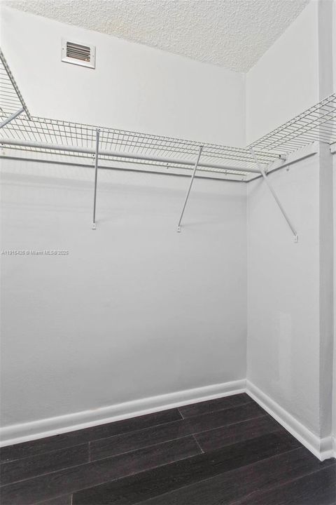 Active With Contract: $1,650 (1 beds, 1 baths, 850 Square Feet)