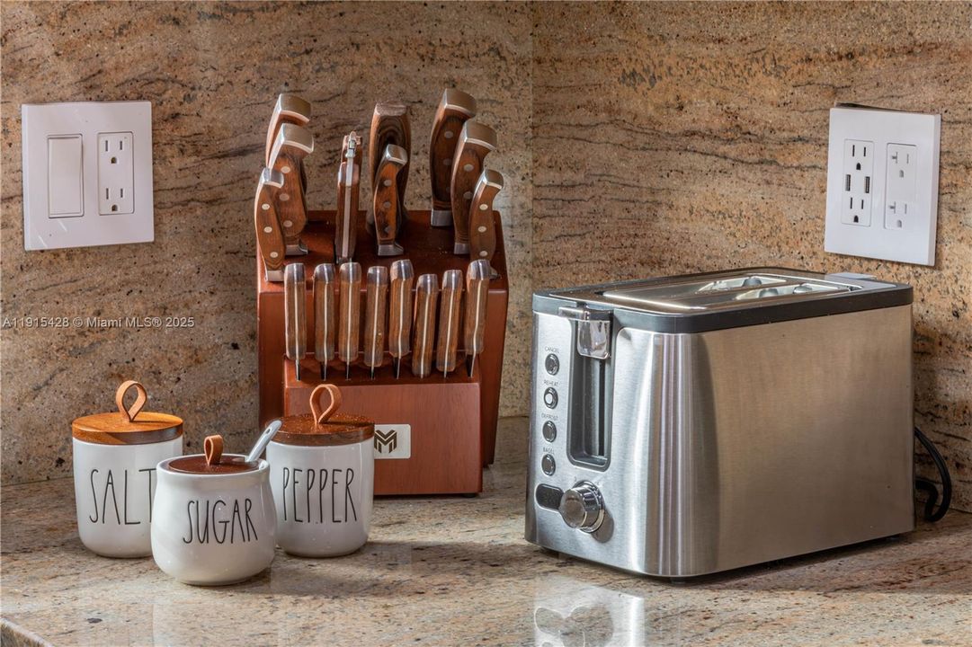 На продажу: $650,000 (5 спален, 3 ванн, 1326 Квадратных фут)