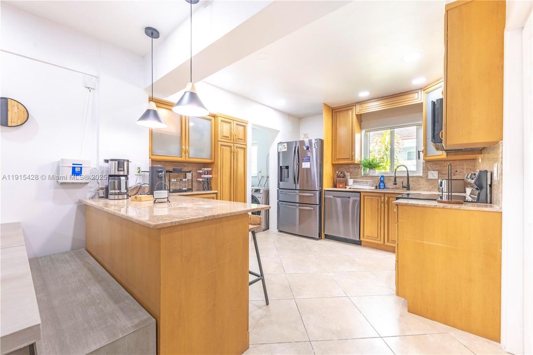 На продажу: $650,000 (5 спален, 3 ванн, 1326 Квадратных фут)