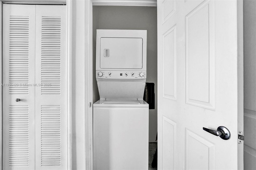 Под контрактом: $1,900 (1 спален, 1 ванн, 738 Квадратных фут)